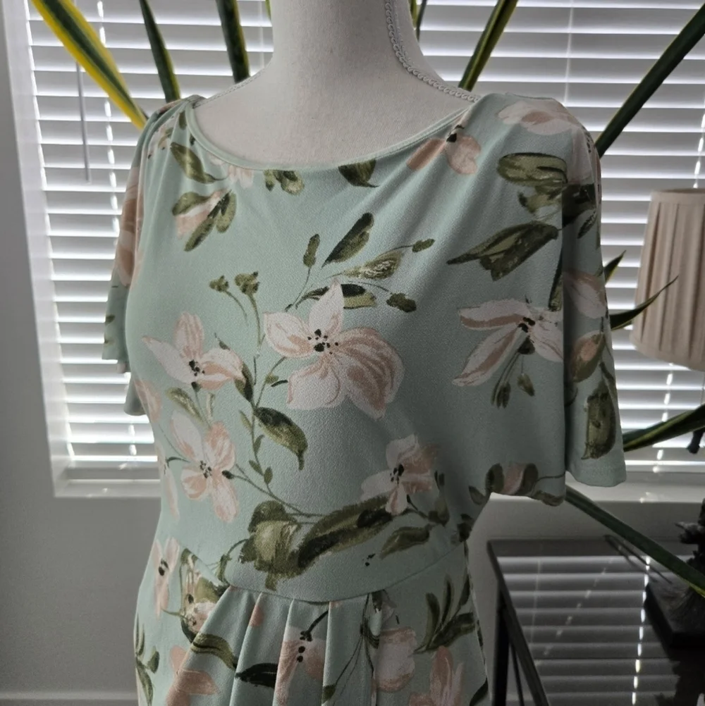 GILLI Floral Midi Dress. Color: Sage Multi. Size Medium. New.